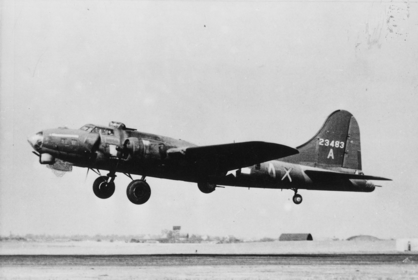 A B-17 Flying Fortress (serial number 42-3483) of the 482nd Bomb Group takes off. 

Handwritten caption on reverse: 'Probably B-17 with reworked turrett. 92 BG? or 94, 95, 96, 100, 390, 303, 305, 306, 351, 379, 381.'