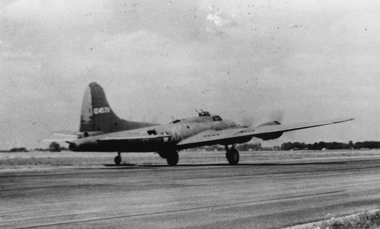 A B-17 Flying Fortress (serial number 41-24579) of the 365th Bomb Squadron, 305th Bomb Group prepares for take off. Handwritten caption on reverse: '30/6/43.'